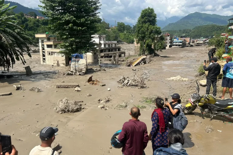 Catastrophe au Népal : Inondations boueuses font au moins 160 morts et plus de 300 personnes disparues