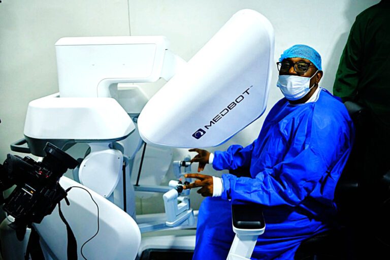 Un robot participe à une intervention chirurgicale majeure dans ce pays africain