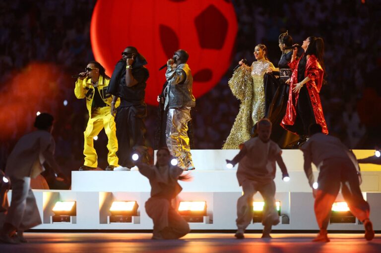 VIDÉO : Tom Cruise, Post Malone, Shakira… Les meilleurs moments de la cérémonie de clôture de la Coupe du Monde 2026