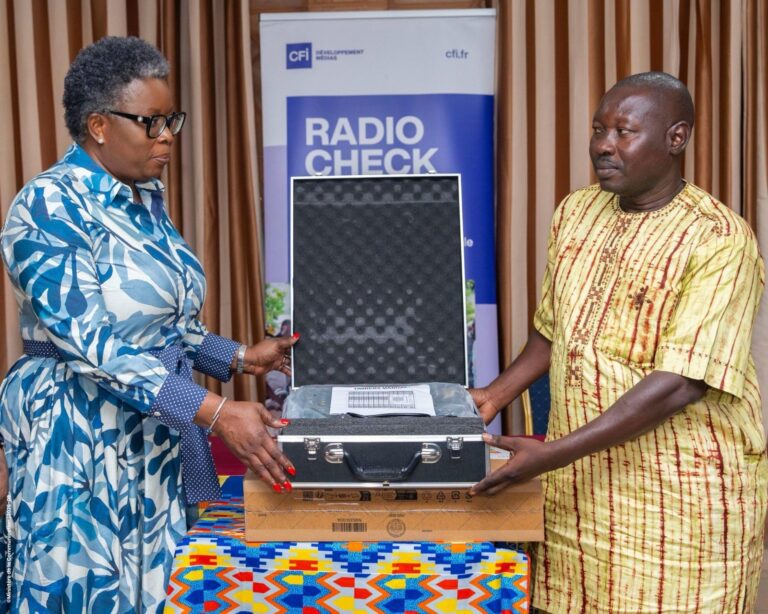 Radiocheck Togo : 12 radios du nord du pays reçoivent des équipements pour contrer la désinformation